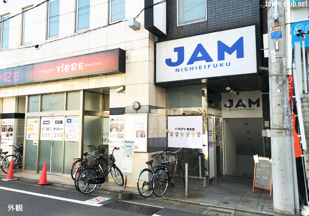 西永福JAMのエントランス前